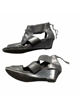 Aerosoles Heelrest Layette  Black Pyramid Stud 1.5” Wedge Sandals Size 8 M